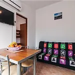 Hak - Two Bedroom With Terrace And Sea View