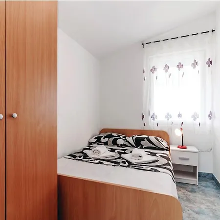 Hak - Two Bedroom With Terrace And Sea View Apartment